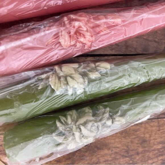 Vintage German pillar candles set of 4 roses pink green - Picture 3 of 5